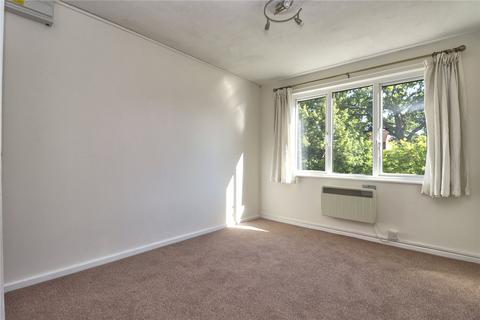 2 bedroom flat for sale, Hallington Close, Surrey GU21