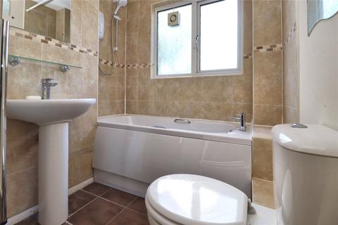 2 bedroom flat for sale, Hallington Close, Surrey GU21