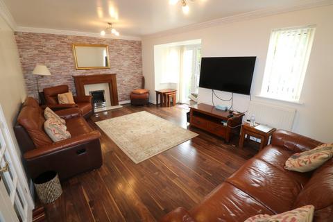 4 bedroom detached house to rent, Maple Grove, Hessle