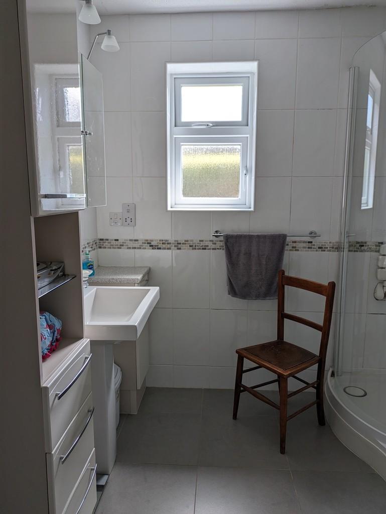 Ensuite shower room (2)