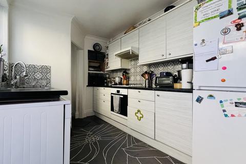 39 Chestnut Grove, Staines-upon-thames, TW18 1DB
