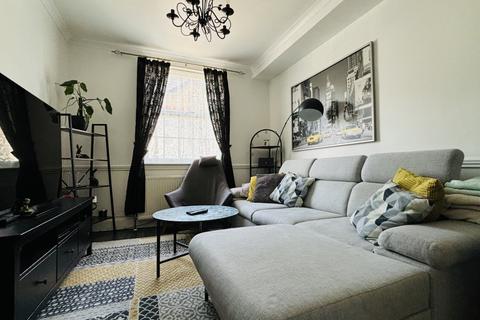 39 Chestnut Grove, Staines-upon-thames, TW18 1DB