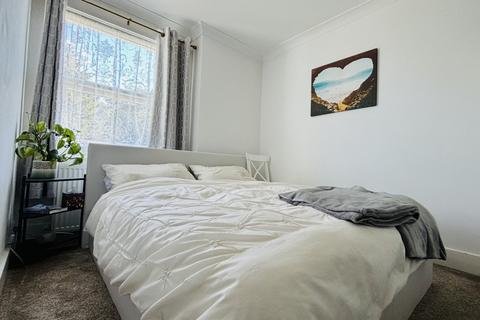 39 Chestnut Grove, Staines-upon-thames, TW18 1DB