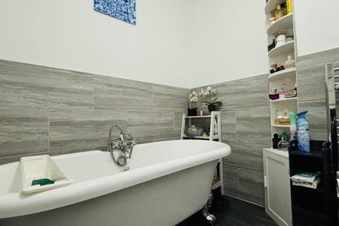 39 Chestnut Grove, Staines-upon-thames, TW18 1DB