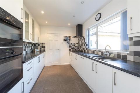 3 bedroom detached bungalow for sale, Tuffnells Way, Harpenden