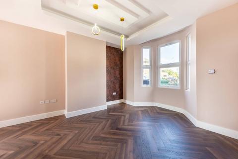 5 bedroom terraced house to rent, Waldo Road, Kensal Green, London, NW10