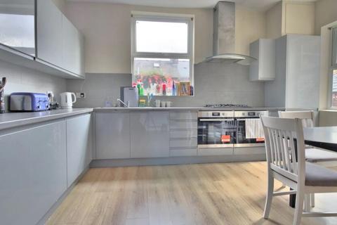 6 bedroom end of terrace house for sale, Wharncliffe Road, Broomhall, Sheffield, S10 2DH