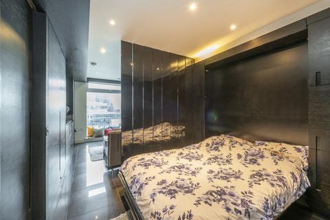 Studio to rent, Pan Peninsula Square, London