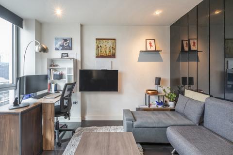 Studio to rent, Pan Peninsula Square, London