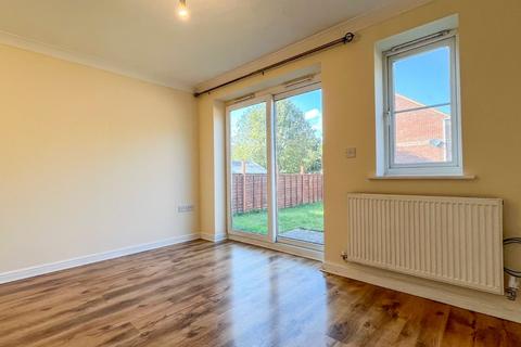 2 bedroom semi-detached house to rent, Juniper Way, Gainsborough, DN21