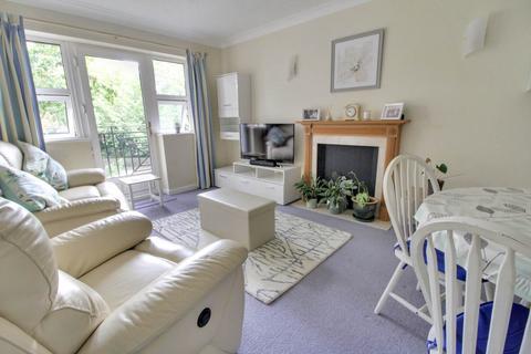 2 bedroom flat for sale, Northcourt Avenue, Reading