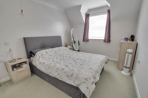 2 bedroom flat for sale, Northcourt Avenue, Reading