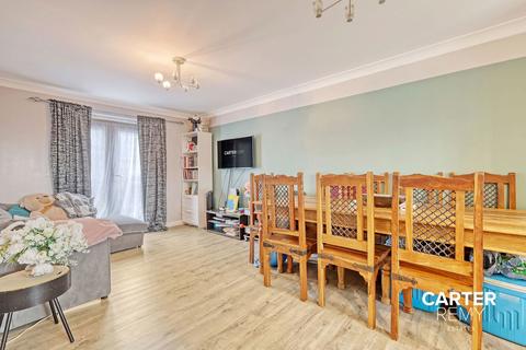 2 bedroom flat for sale, Windermere Avenue, Purfleet On-Thames, RM19