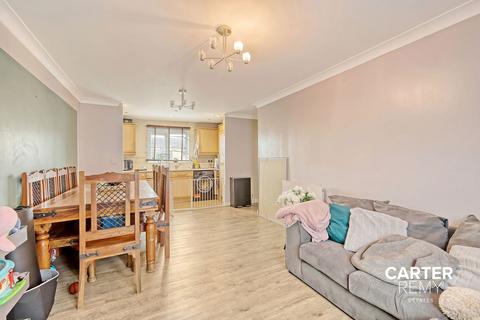 2 bedroom flat for sale, Windermere Avenue, Purfleet On-Thames, RM19