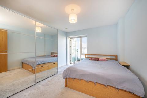 2 bedroom flat for sale, Eyot House, Sun Passage, London