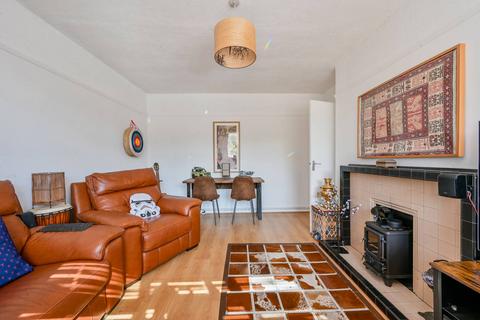 1 bedroom flat for sale, Holsgrove Court, Acton, London, W3