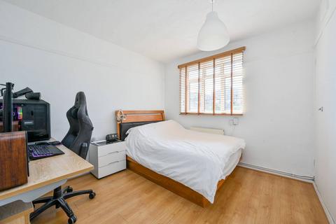 1 bedroom flat for sale, Holsgrove Court, Acton, London, W3