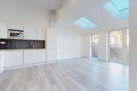 2 bedroom flat to rent, London N12