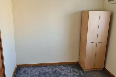 3 bedroom terraced house to rent, Connaught Road, Luton, Bedfordshire, LU4