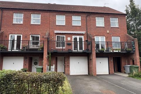 3 bedroom townhouse to rent, Cameron Lane, Fernwood, Newark, Nottinghamshire.