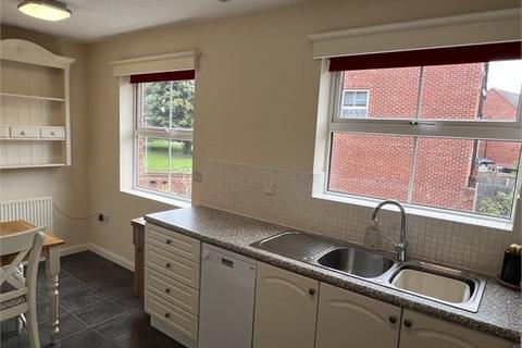 3 bedroom townhouse to rent, Cameron Lane, Fernwood, Newark, Nottinghamshire.