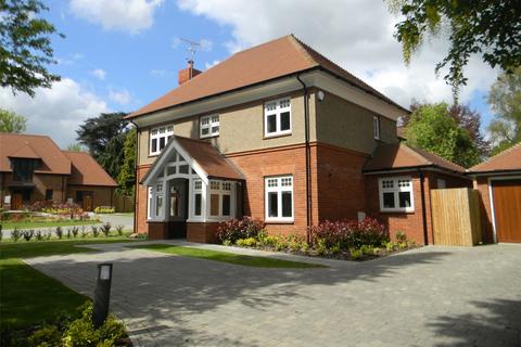 5 bedroom detached house to rent, The Pines, Berkhamsted