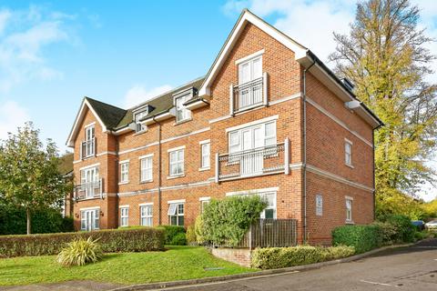 2 bedroom apartment to rent, Bramshott Place, Fleet