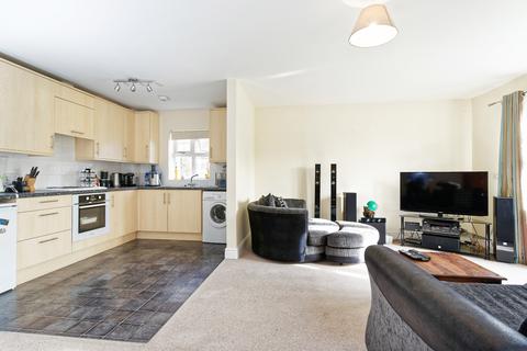 2 bedroom apartment to rent, Bramshott Place, Fleet