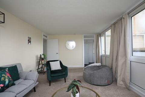 2 bedroom apartment to rent, Mountbatten Square