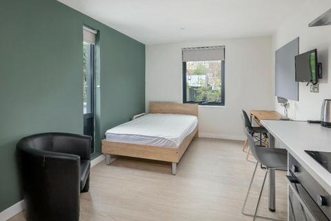 Studio to rent, Seabrook House, St Johns Road