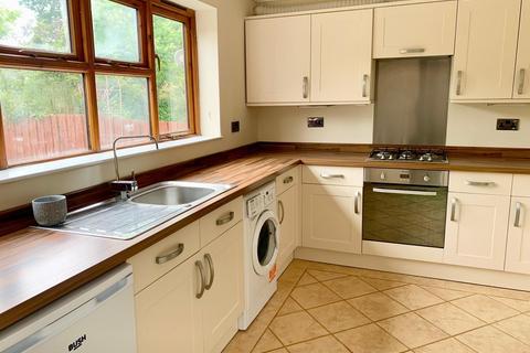 2 bedroom semi-detached house to rent, Post Office Close, Norwich