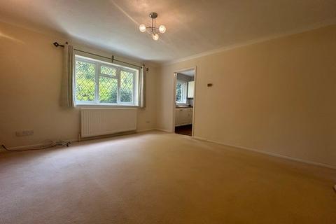 2 bedroom maisonette to rent, Meadowbank Road