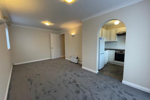 2 bedroom flat to rent, York Road, Camberley