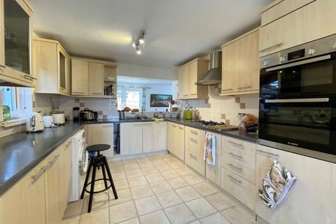 4 bedroom semi-detached house to rent, Evergreen Road, Frimley