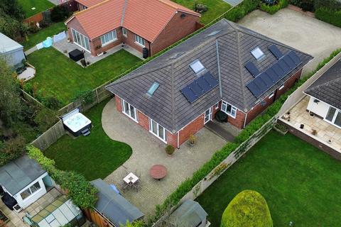 3 bedroom detached bungalow for sale, Green Lane, Bempton