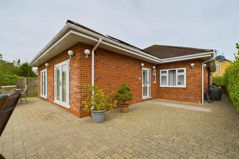 3 bedroom detached bungalow for sale, Green Lane, Bempton