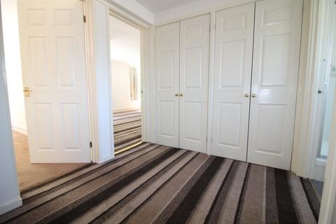 2 bedroom flat to rent, White Falcon Court, Alder Park Road, Solihull, West Midlands, B91