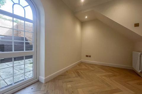 2 bedroom cottage to rent, Lanthorne Mews, Tunbridge Wells