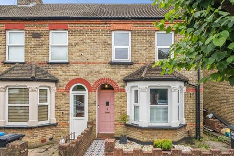 2 bedroom end of terrace house for sale, Park Road, Caterham