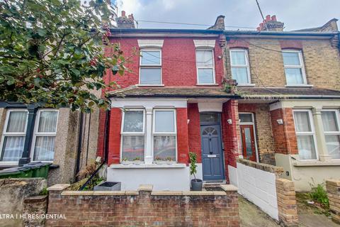 8b Brookdene Road, London, SE18 1EW