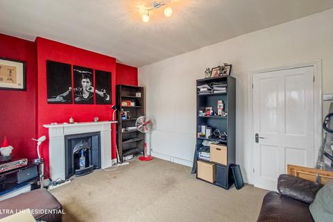 8b Brookdene Road, London, SE18 1EW