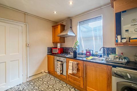 8b Brookdene Road, London, SE18 1EW