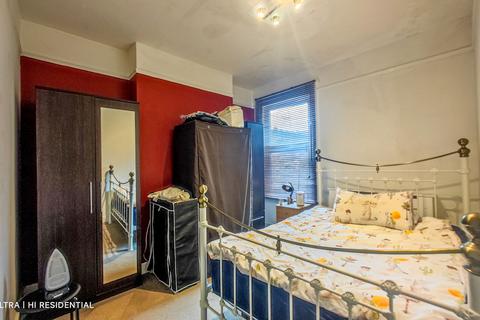 8b Brookdene Road, London, SE18 1EW