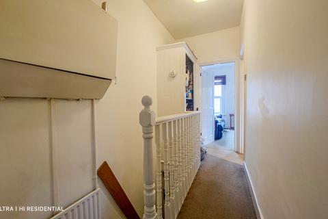 8b Brookdene Road, London, SE18 1EW