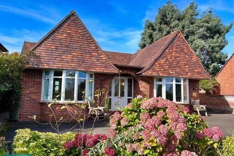 4 bedroom detached bungalow for sale, Comeytrowe Lane, Taunton - bunglaow with annexe