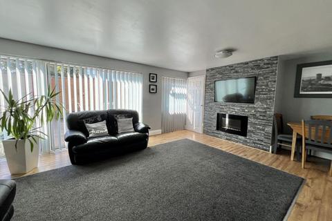 4 bedroom end of terrace house for sale, Landswood Close, Kingstanding, Birmingham, B44 0LF