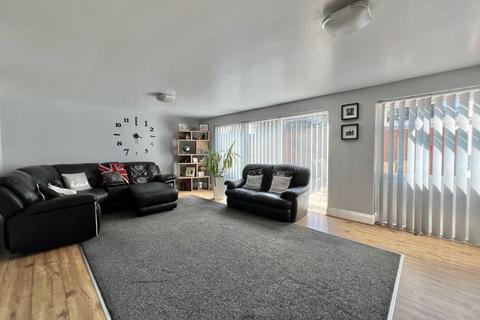 4 bedroom end of terrace house for sale, Landswood Close, Kingstanding, Birmingham, B44 0LF