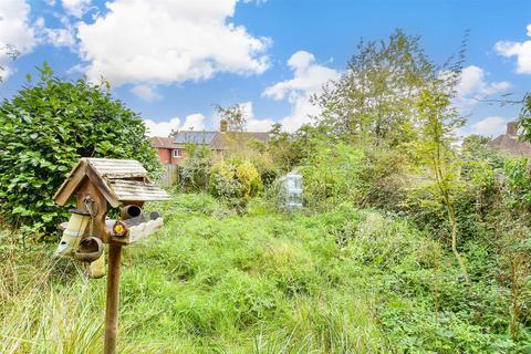 Burns Crescent, Tonbridge, Kent