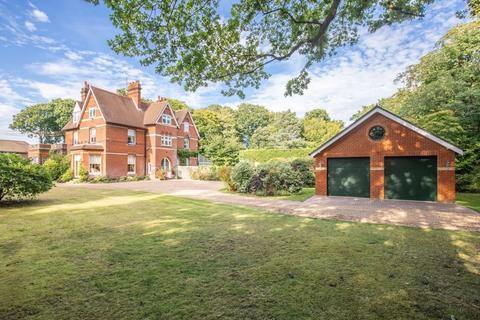 5 bedroom terraced house for sale, Birchwood Grove Road, Burgess Hill