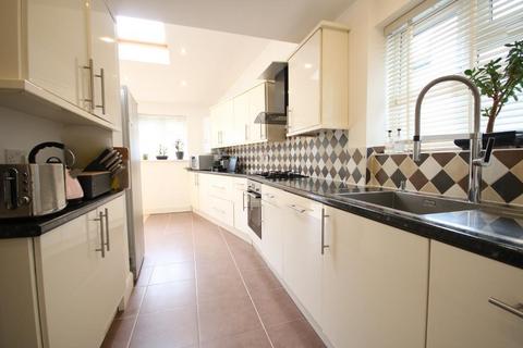 5 bedroom semi-detached house to rent, Edgware HA8